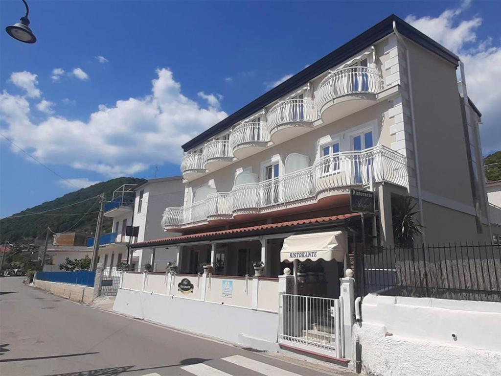 Hotel Da Alfredo 카스텔라바테 외부 사진
